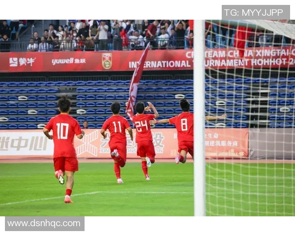 深圳足球队配合引发热议球迷对战术执行与团队默契展开激烈讨论 深圳足球队配合引发热议球迷对战术执行与团队默契展开激烈讨论