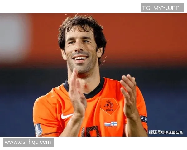 禁区之王荷兰足球明星的传奇之路与辉煌成就解析 禁区之王荷兰足球明星的传奇之路与辉煌成就解析